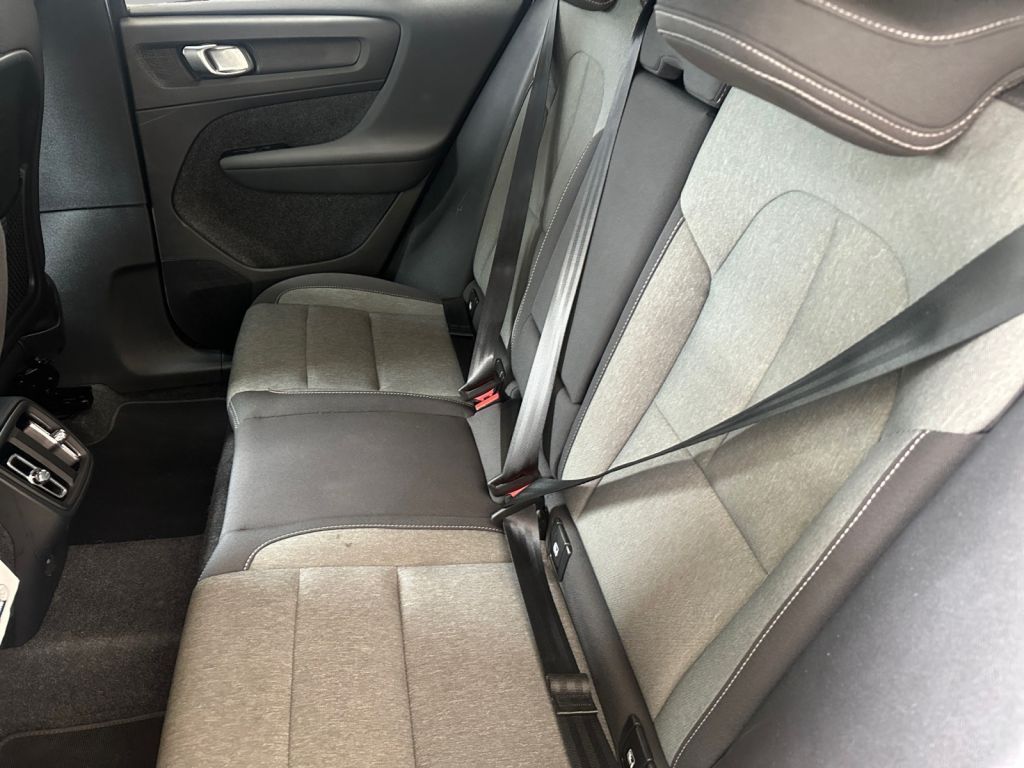 VOLVO XC40 B3 B DKG Plus Black Edition 360° Schiebedac VOLVO XC40 B3 B DKG Plus Black Edition 360° Schiebedac