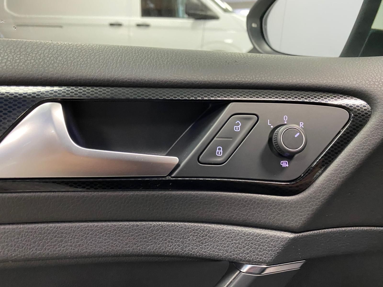 Fahrzeugabbildung Volkswagen Golf 1.4 16V TSI 1395 ccm Highline PDC+NAVI+ACC+