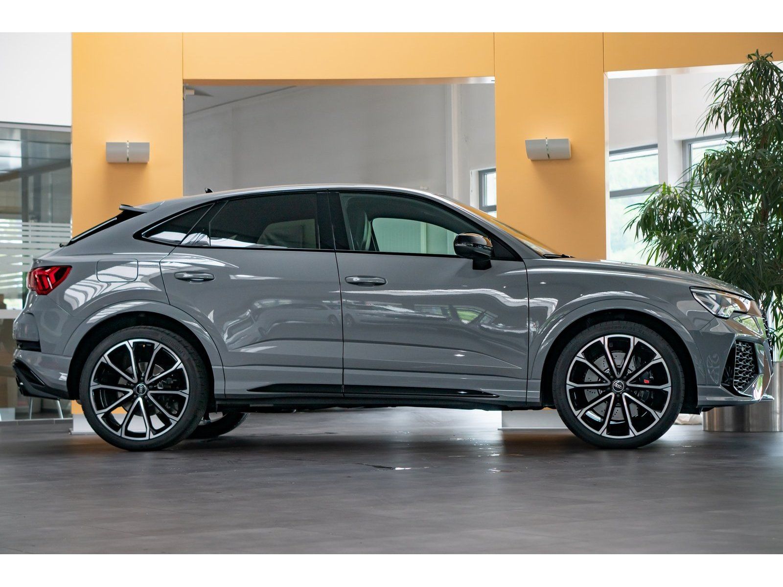 Fahrzeugabbildung Audi RS Q3 SB Essential Garantie`28 im Kundenauftrag