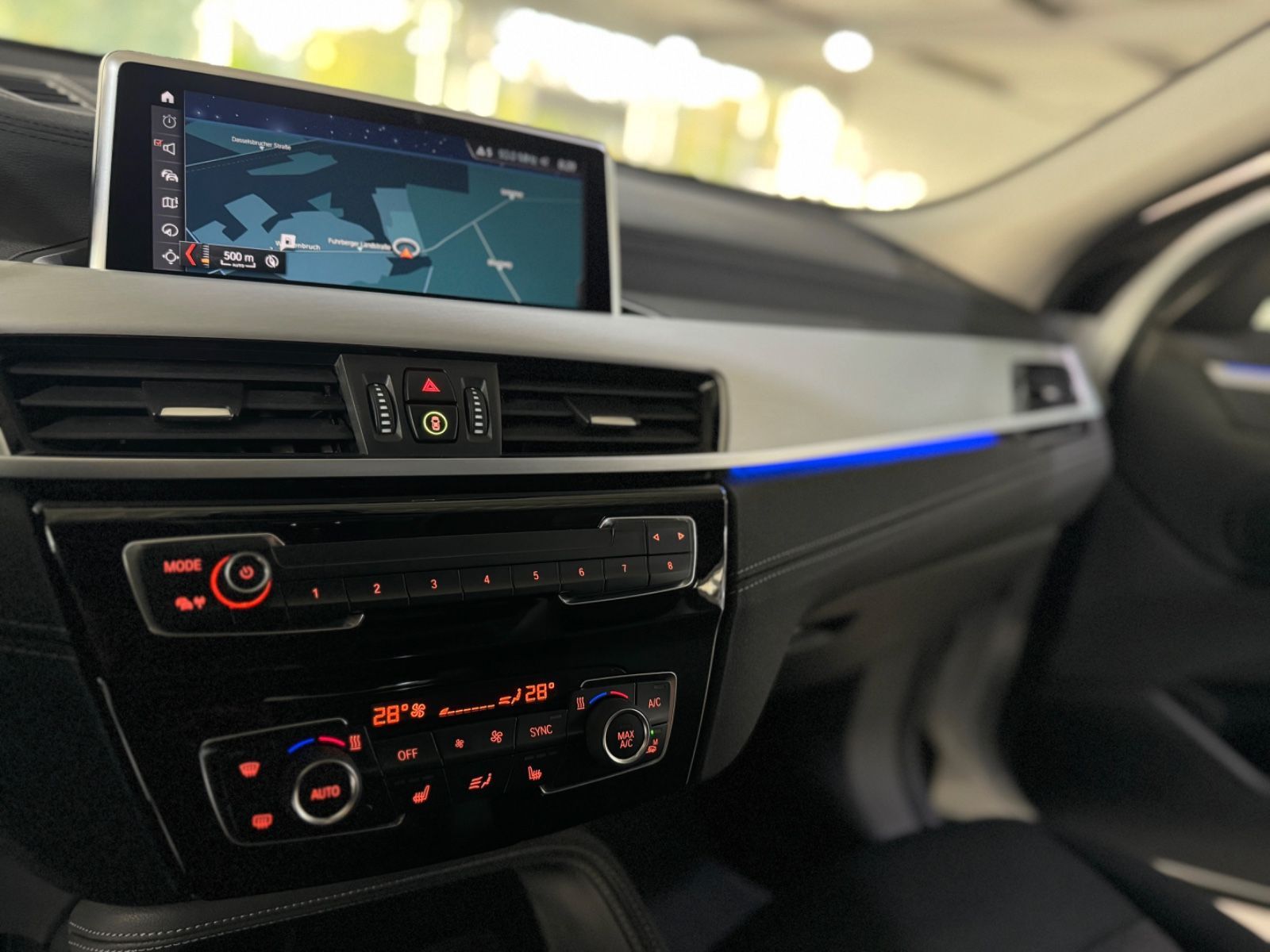 Fahrzeugabbildung BMW X2 sD20i Kamera HiFi Alarm LED Navi AHK Panorama