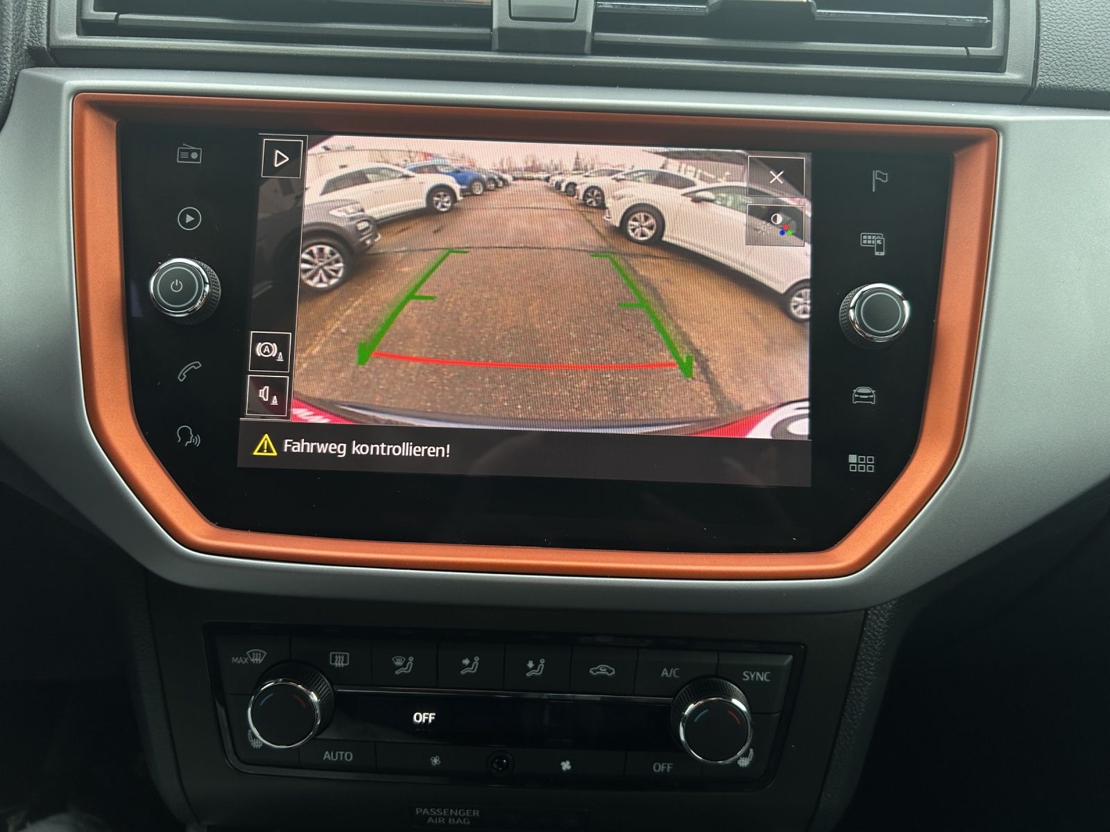 Fahrzeugabbildung SEAT Arona TSI FR DSG LED ACC AHK SH PDC Beats SeatCo