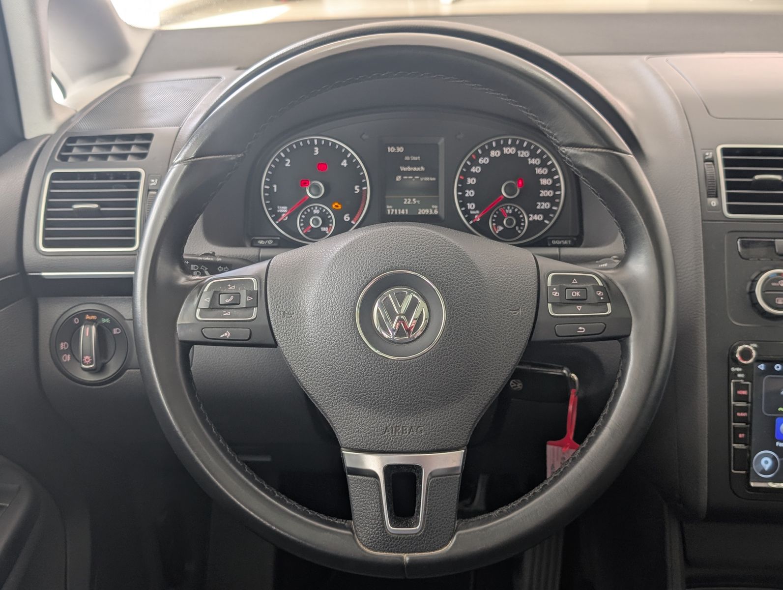 Fahrzeugabbildung Volkswagen Touran 2.0 TDI Highline PANO AHK PDC APP XENON