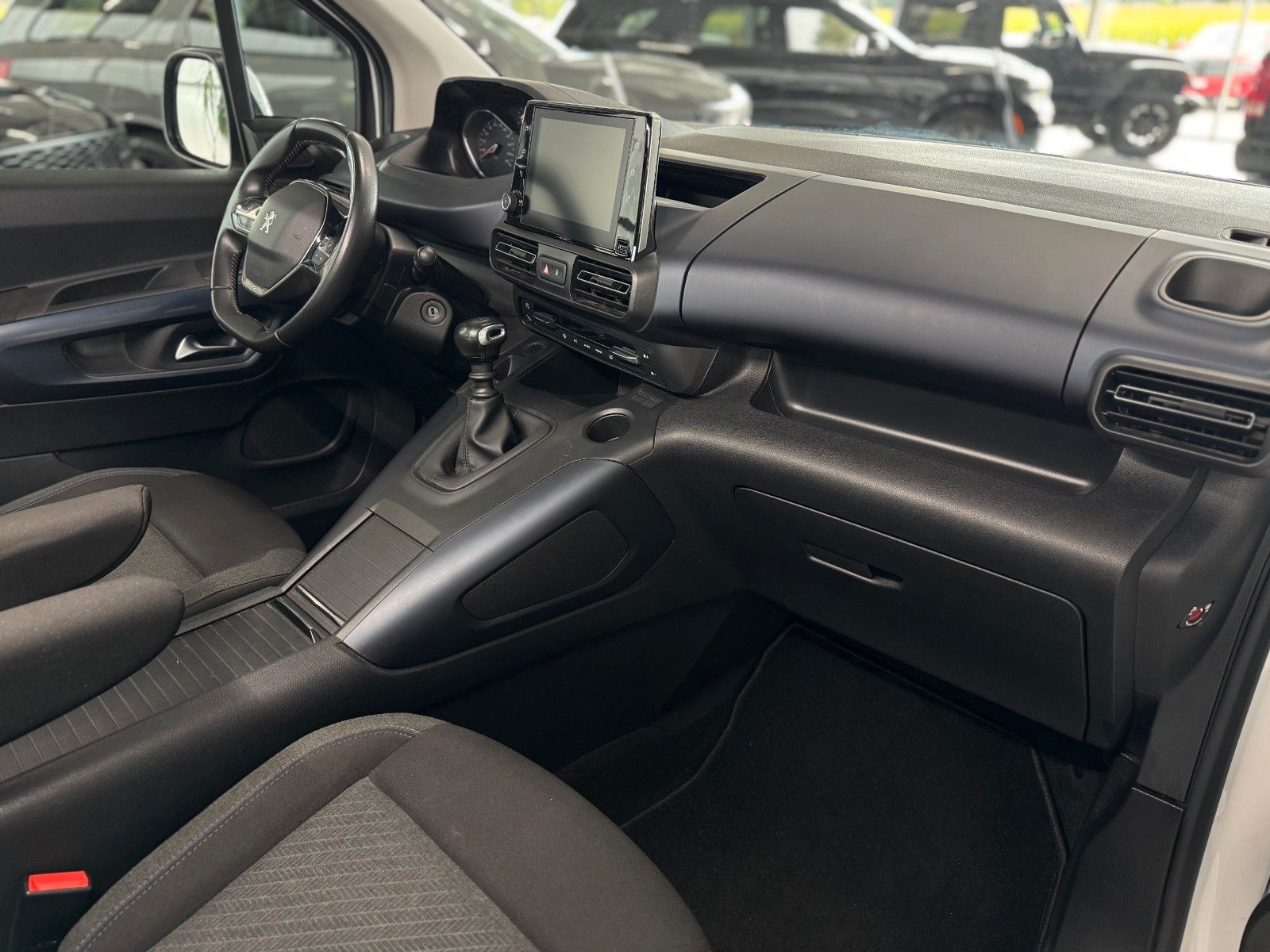Fahrzeugabbildung Peugeot Rifter 1.5 HDI Allure AHK Klima Drive-Assist-Pak