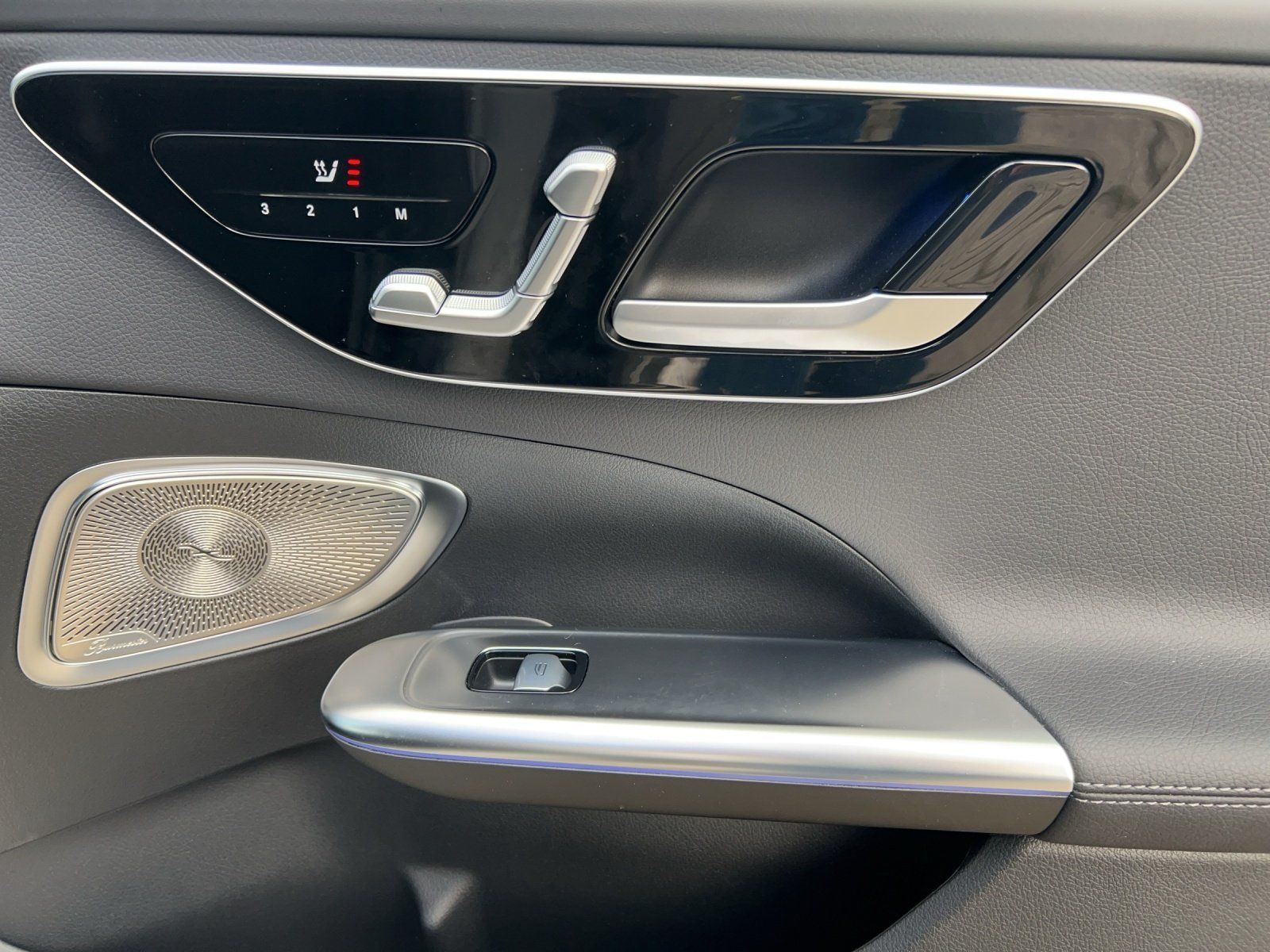 Fahrzeugabbildung Mercedes-Benz C 300d T AMG Pano DISTRO Burme AHK Digital 360°