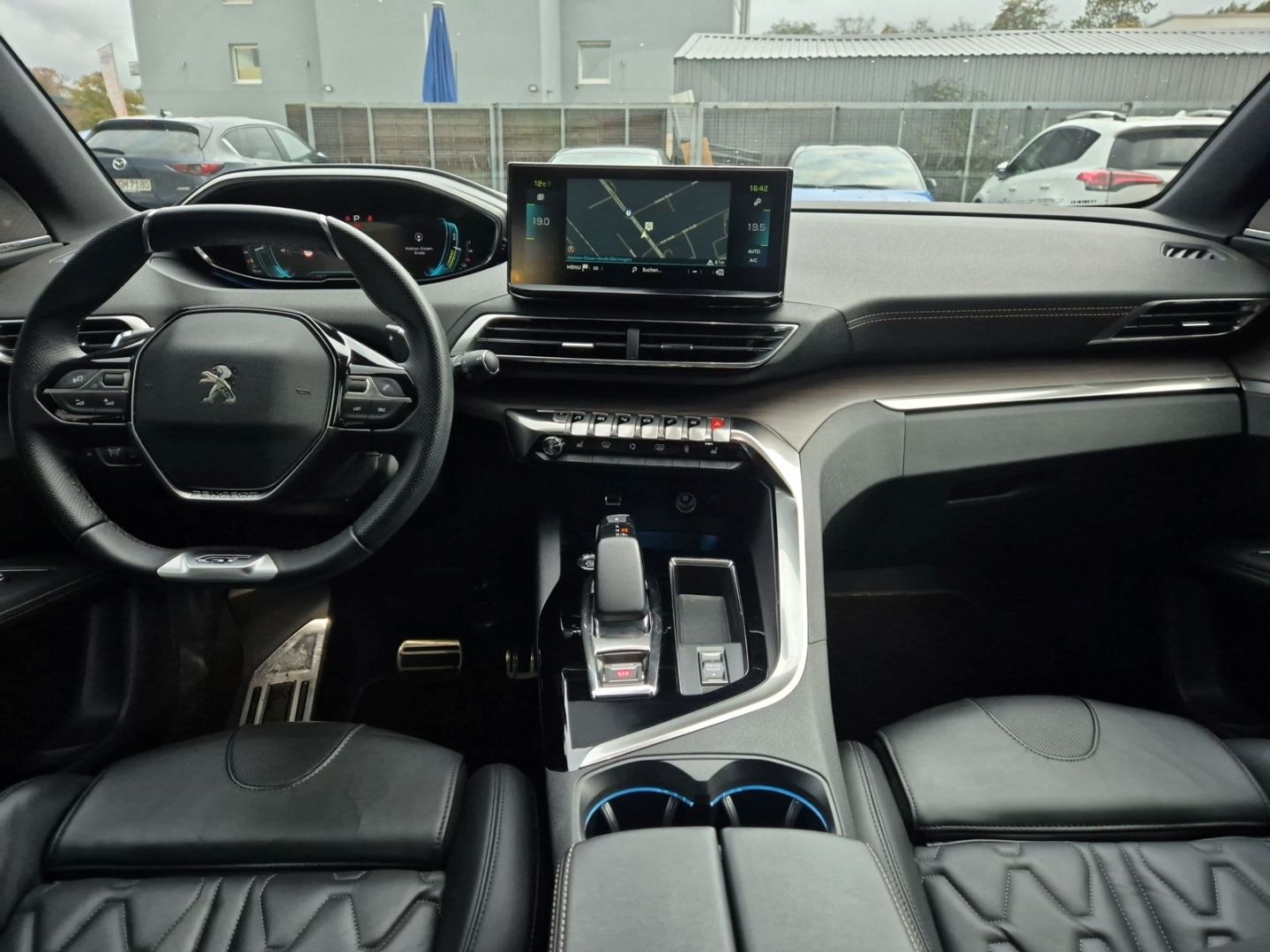 Fahrzeugabbildung Peugeot 3008 Hybrid 225 GT El. Panodach Navi Leder Digit