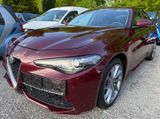 Alfa Romeo Giulia Veloce Q4 Aut.Leder,Xenon,Shz,Nav,Kam,PDC - Alfa Romeo Giulia in Köln