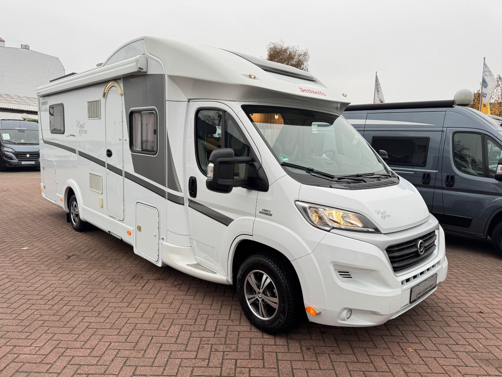 Fahrzeugabbildung Dethleffs T 7151-4 DB MAGIC EDITION QUEENSBETT SOLAR ALKO