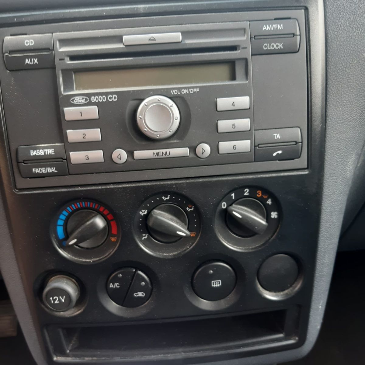 Fahrzeugabbildung Ford Tourneo 1.8 Connect Kombi lang*Rollstuhlrampe*