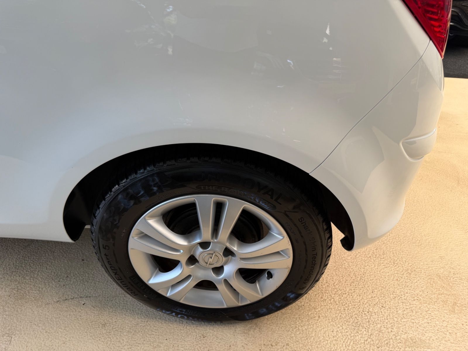 Fahrzeugabbildung Opel Corsa D Selection 1.4 *NUR 45.990KM*