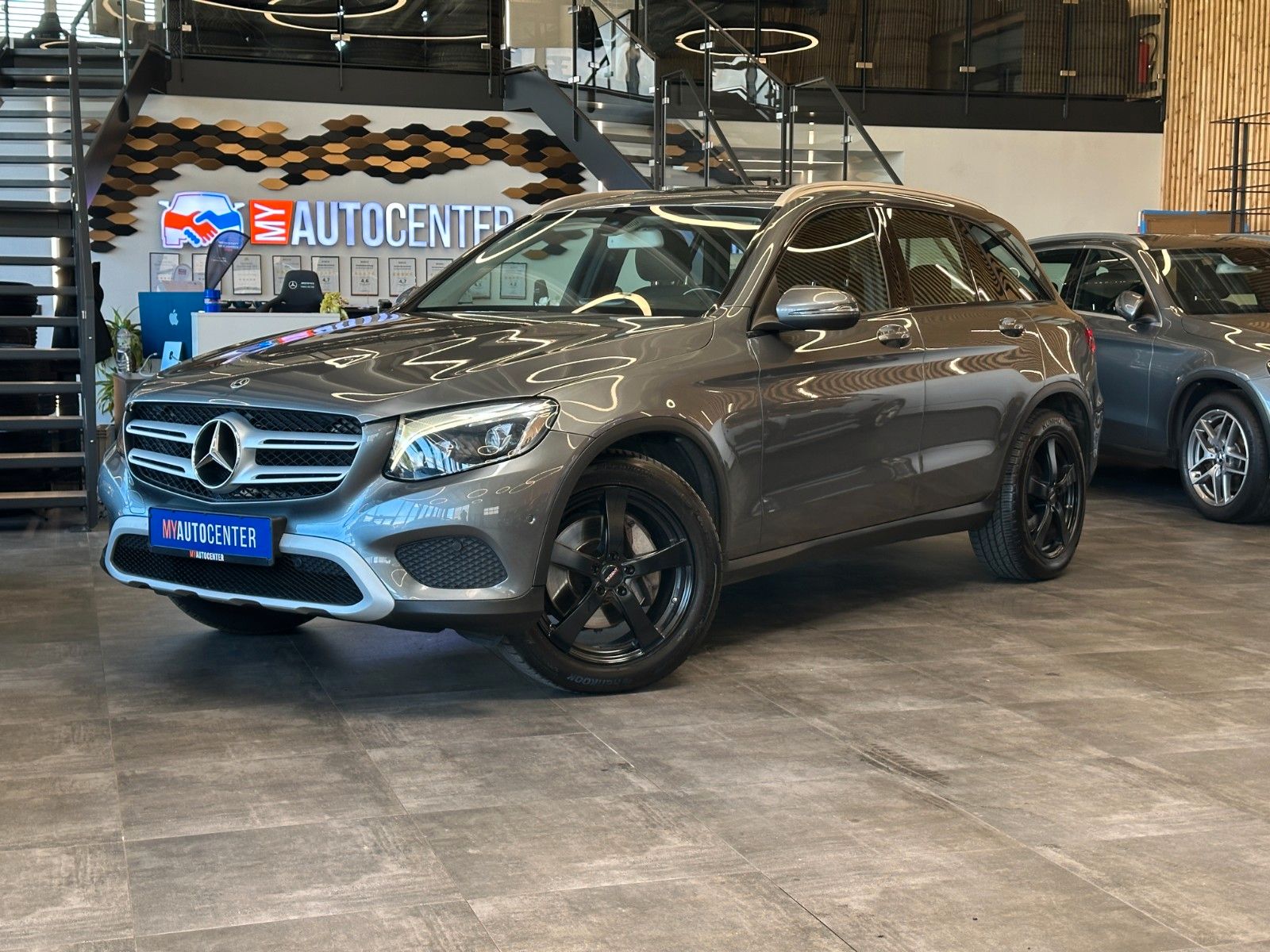 Mercedes Mercedes-Benz GLC *TÜV/SERVICE NEU*TEMPO*AHK*SitzH