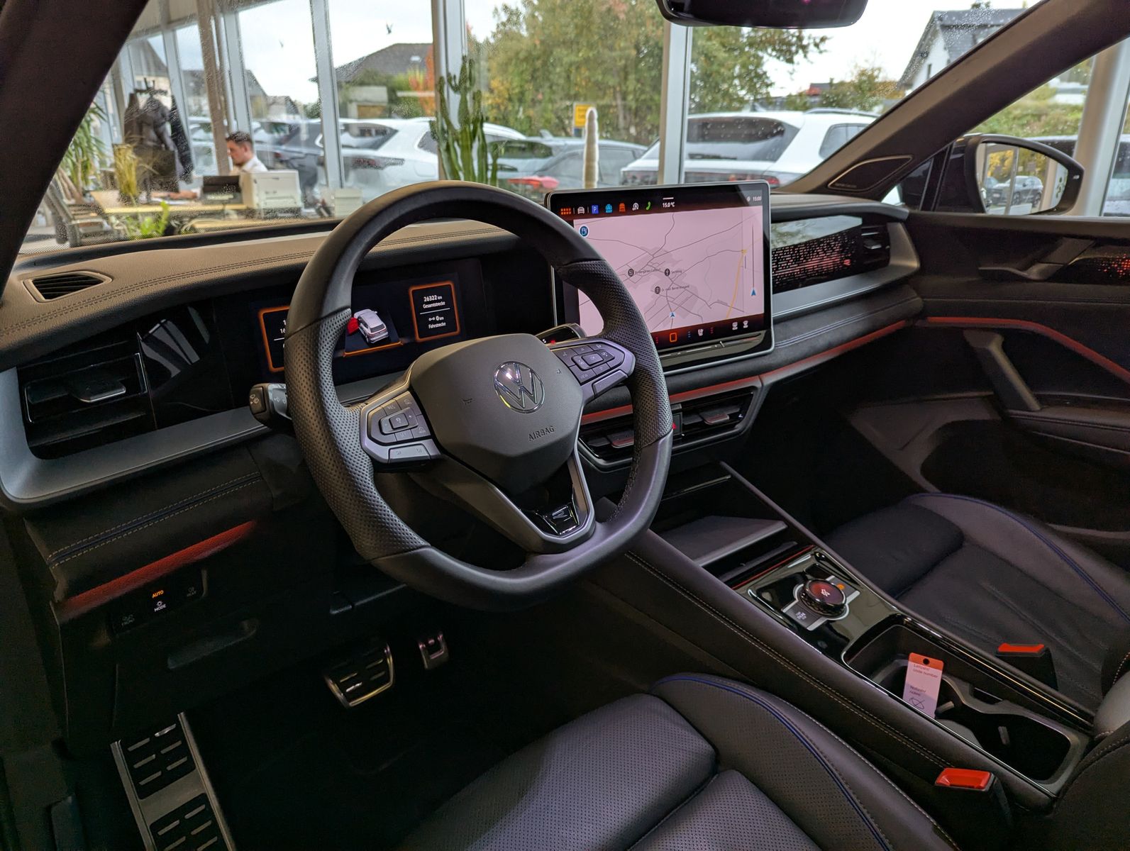 VW Tayron 2.0 R-Line Leder Launch Pano Black AHK 20 - Image 25