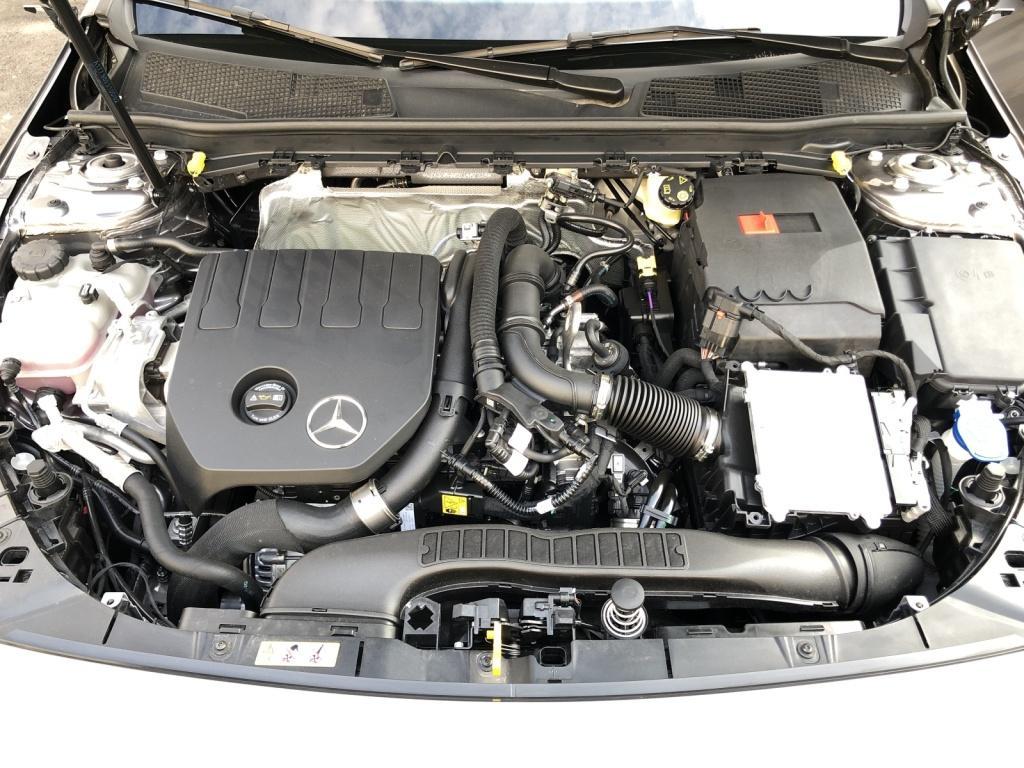 Mercedes-Benz A 200 Limousine ILS+MBUX+Progressive+Night+Pano — 17