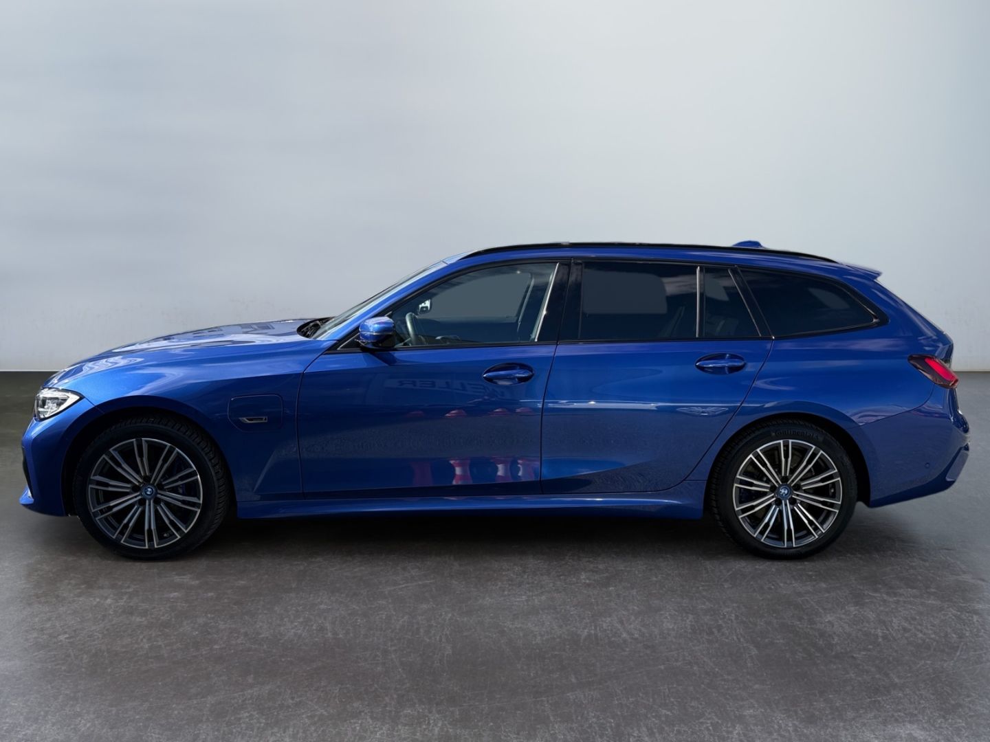 BMW 330 e xDrive M Sport Touring Laser Pano HuD 360° foto 5