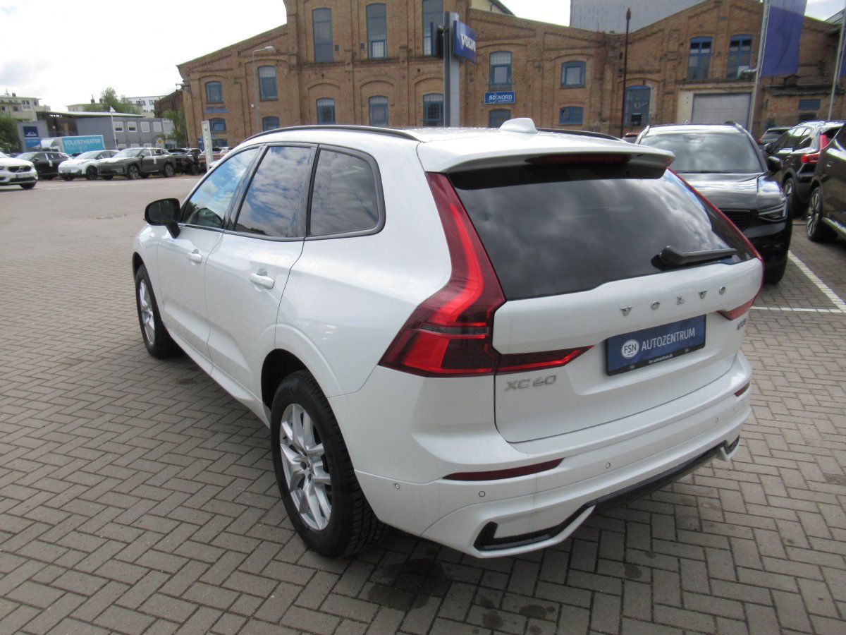 Volvo XC60 B5 Plus Dark AWD Facelift imagem 3