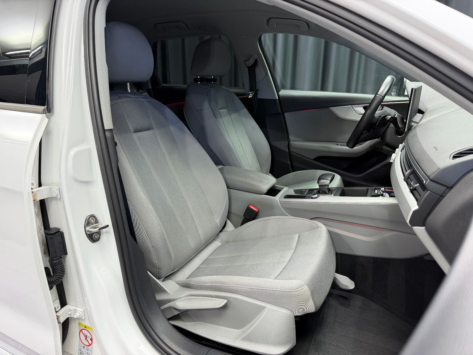 Fahrzeugabbildung Audi A4 Avant 35 TDI advanced|MATRIX|LCI|RF-KAMERA