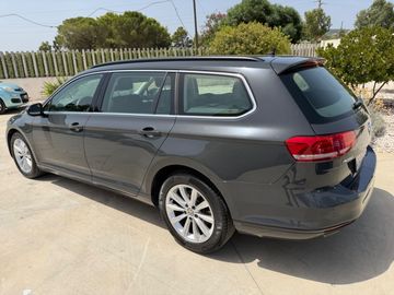 Volkswagen Passat - 4