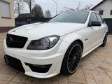 Mercedes-Benz C 63 AMG+Leder+Navi+SSD+H&K+Rückf.+Klappen+ - Mercedes-Benz R63
