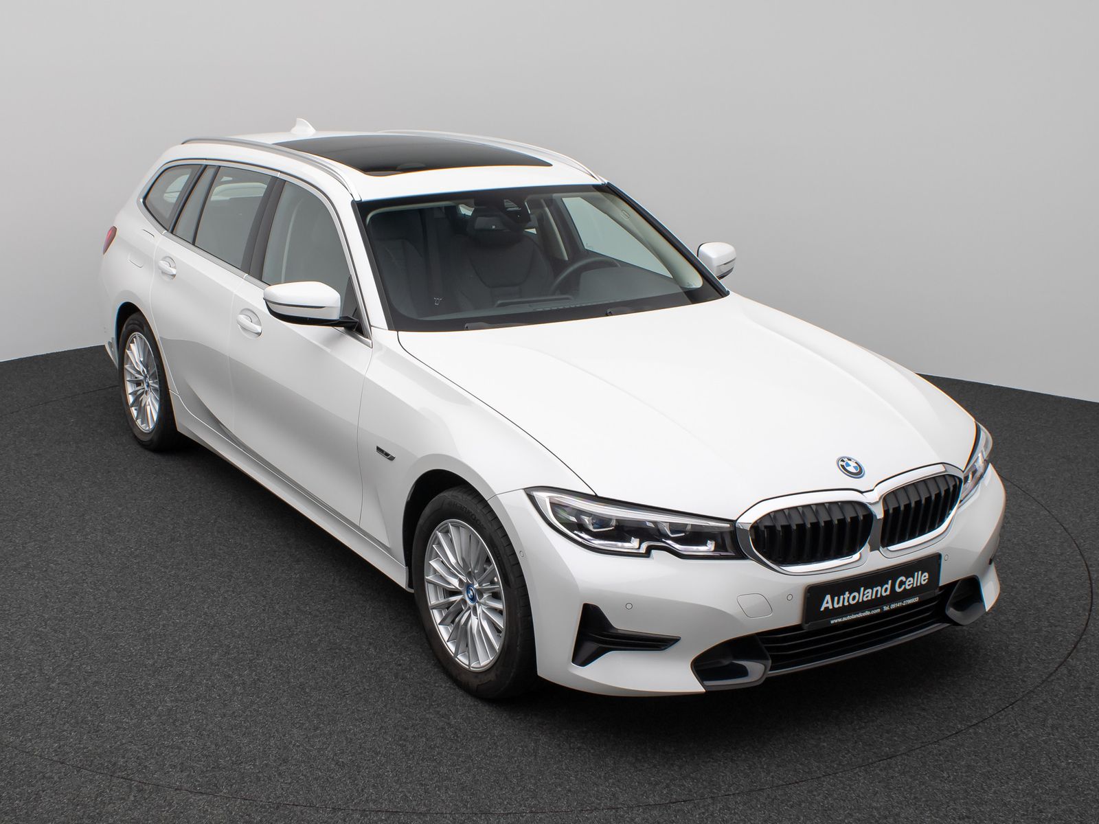 Fahrzeugabbildung BMW 320e xD Sport Line Panorama Kamera HiFi Komfort