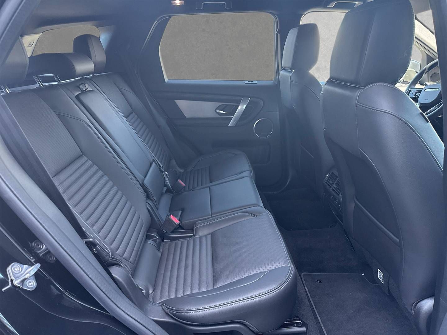 Fahrzeugabbildung Land Rover Discovery Sport D165 Dynamic SE