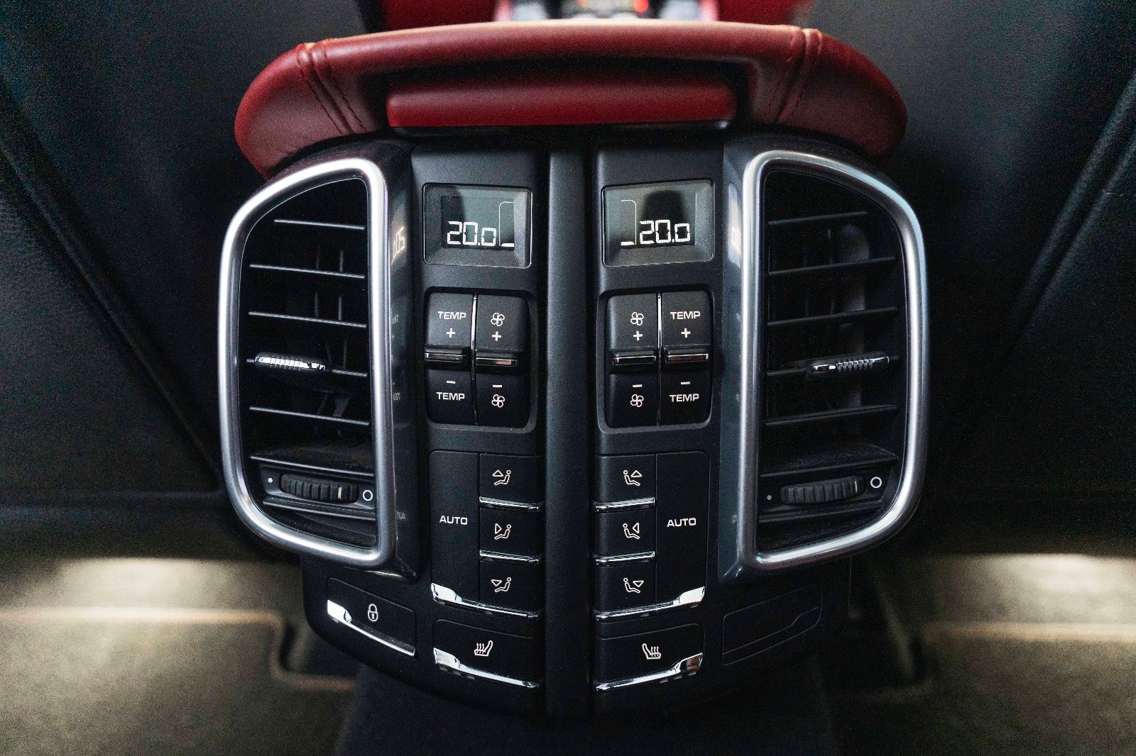 Fahrzeugabbildung Porsche Cayenne Turbo S BURMESTER SPORT-CHRONO ORI. LACK