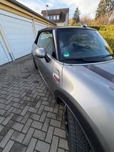 MINI John Cooper Works Cabrio John Cooper Works - silberne MINI John Cooper Works Cabrio
