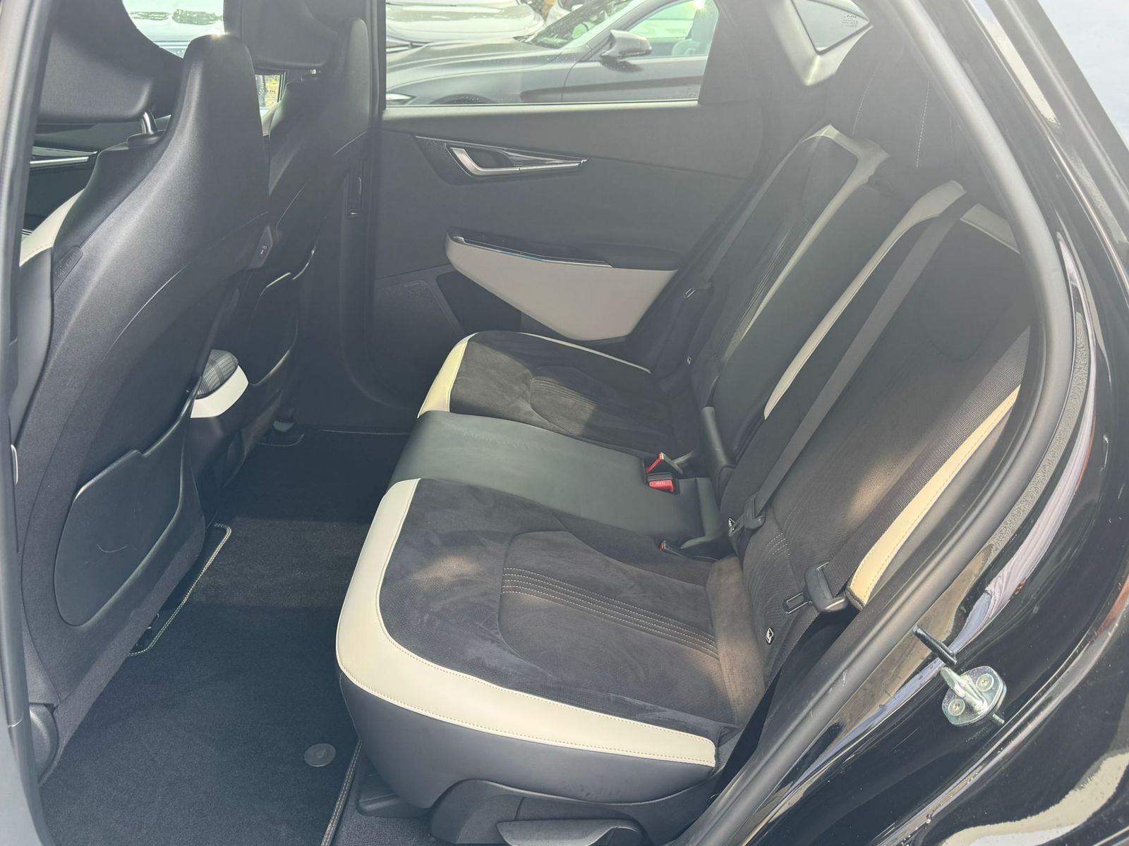 Fahrzeugabbildung Kia EV6 GT-Line 4WD WERKSGA+MEMO+AHK+HEAD+ACC+360°