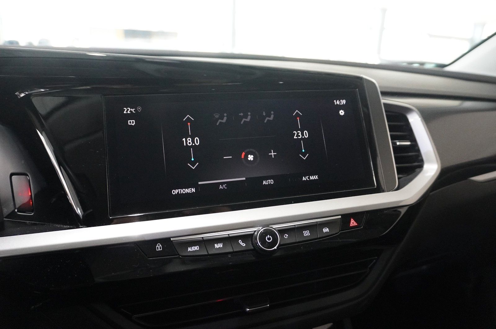 Fahrzeugabbildung Opel Grandland (X) 1.6T GSe HYBRID 4X4 NAVI/LED/SPORT