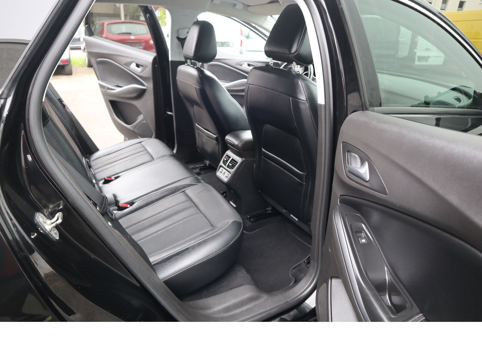 Fahrzeugabbildung Opel Grandland X Belüftete Sitze Navi Scheckheftgepf