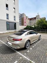 Mercedes-Benz E 300 Autom. - - mit Benzin-Antrieb: Coupe, Gold