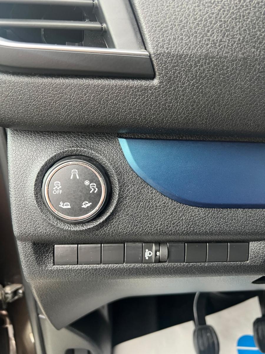Peugeot Expert Traveller Active L2 KLIMA NAVI 8-SITZ AHK