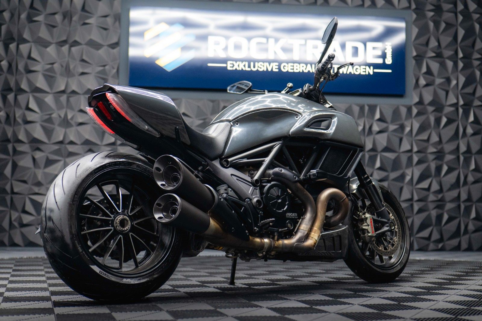 Fahrzeugabbildung Ducati Ducati Diavel 1200 Carbon Testastretta 11°