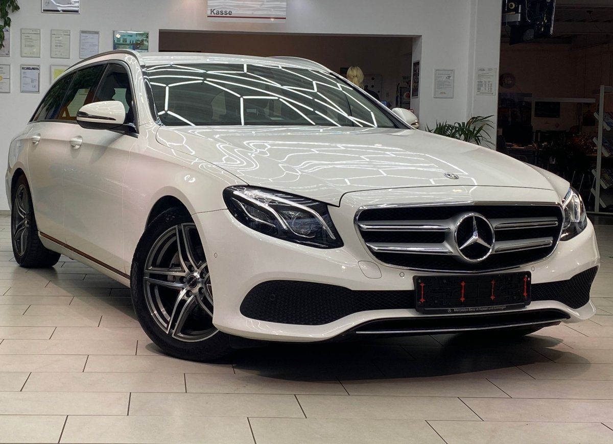 MERCEDES-BENZ E 220 T d Avantgarde Navi RueFaKa Ambiente LedLe
