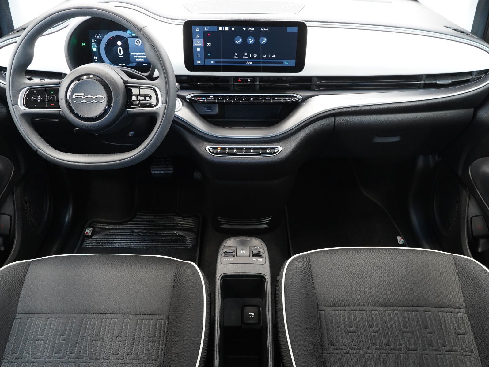 Fahrzeugabbildung Fiat 500e 87KW/42kWh/DC-LADEN/CARPLAY/DAB/SOH