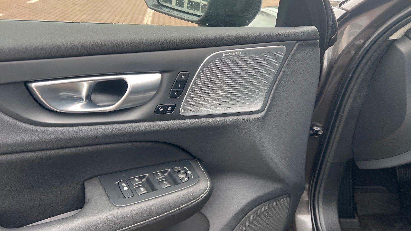 Fahrzeugabbildung Volvo V60 B4 CC Ultimate AWD*B&W*360°*SH*Massage*