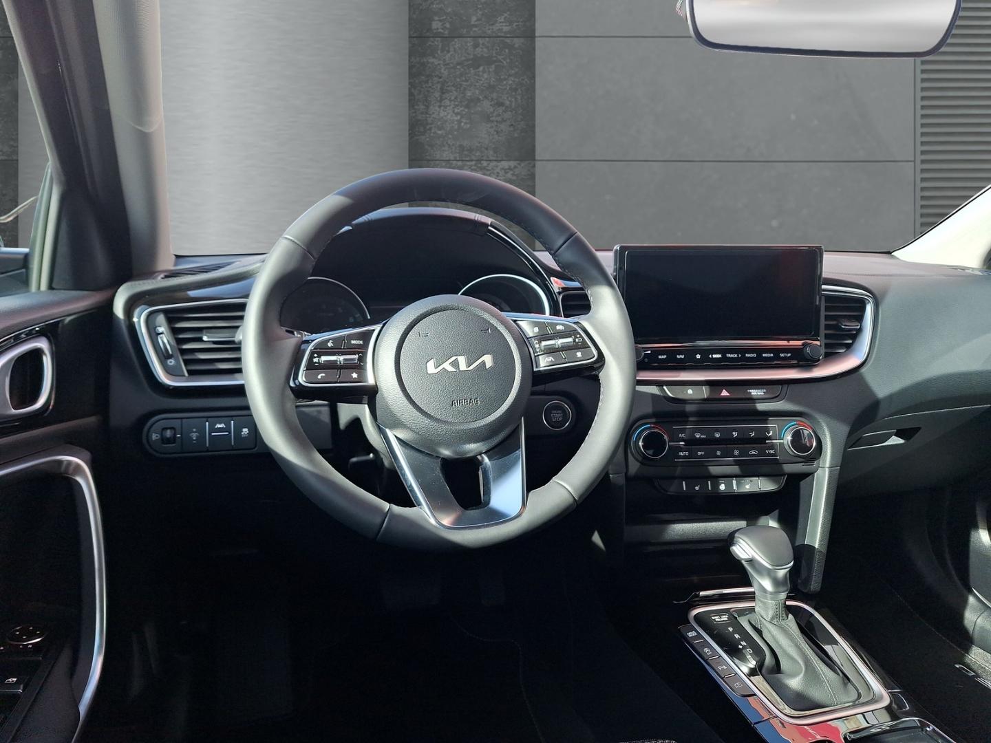 Kia Ceed_sw Ultimate Edition 1.5 DCT Mild-Hybrid Sty