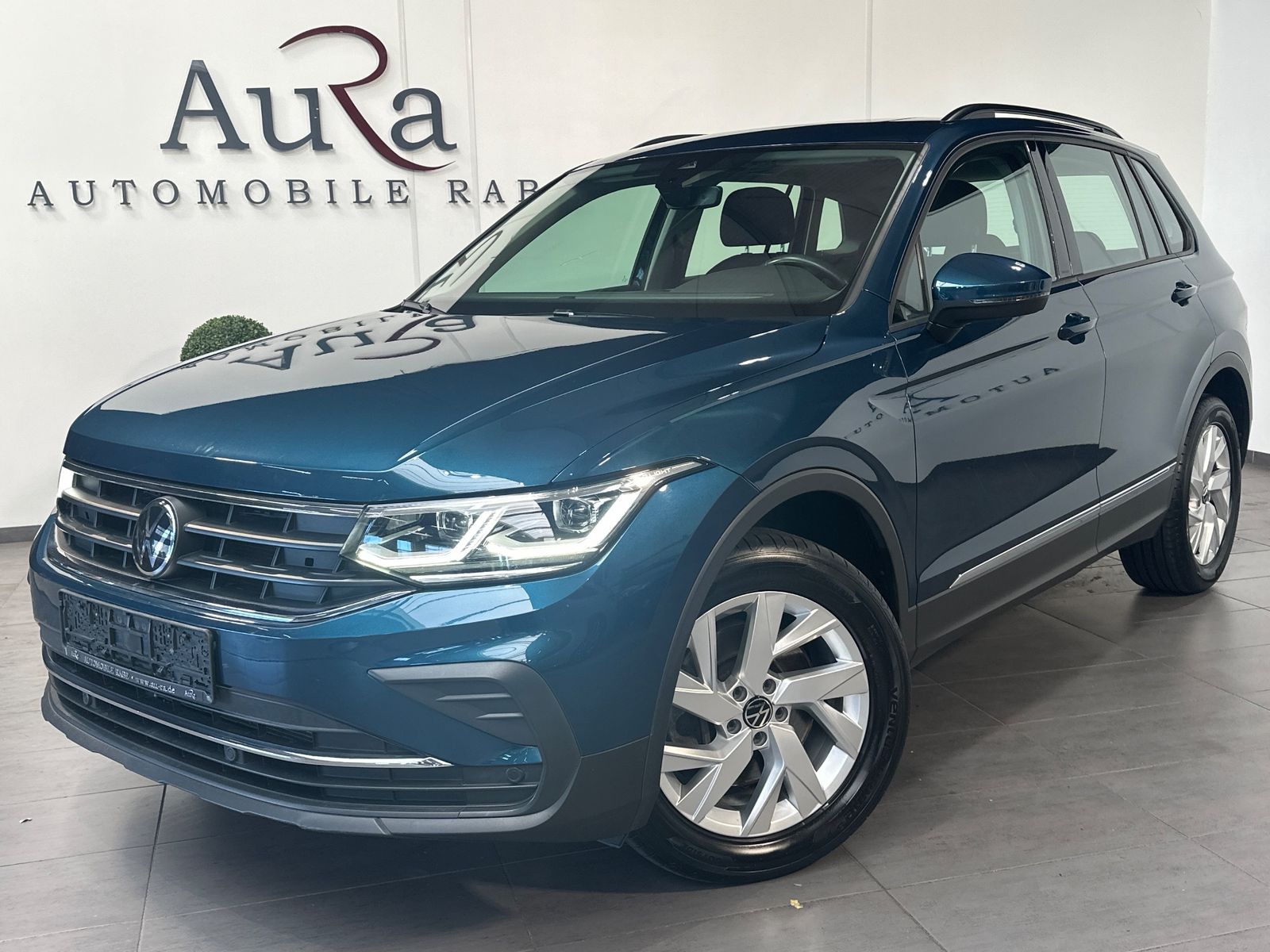 Fahrzeugabbildung Volkswagen Tiguan 2.0 TDI DSG 4Motion Life NAV+IQ-LIGHT