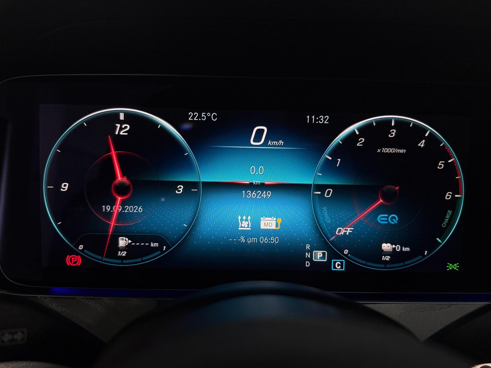 Mercedes-Benz E 300 de T 9G AMG-LINE*PANO*360*DISTR*AMBI*AHK*