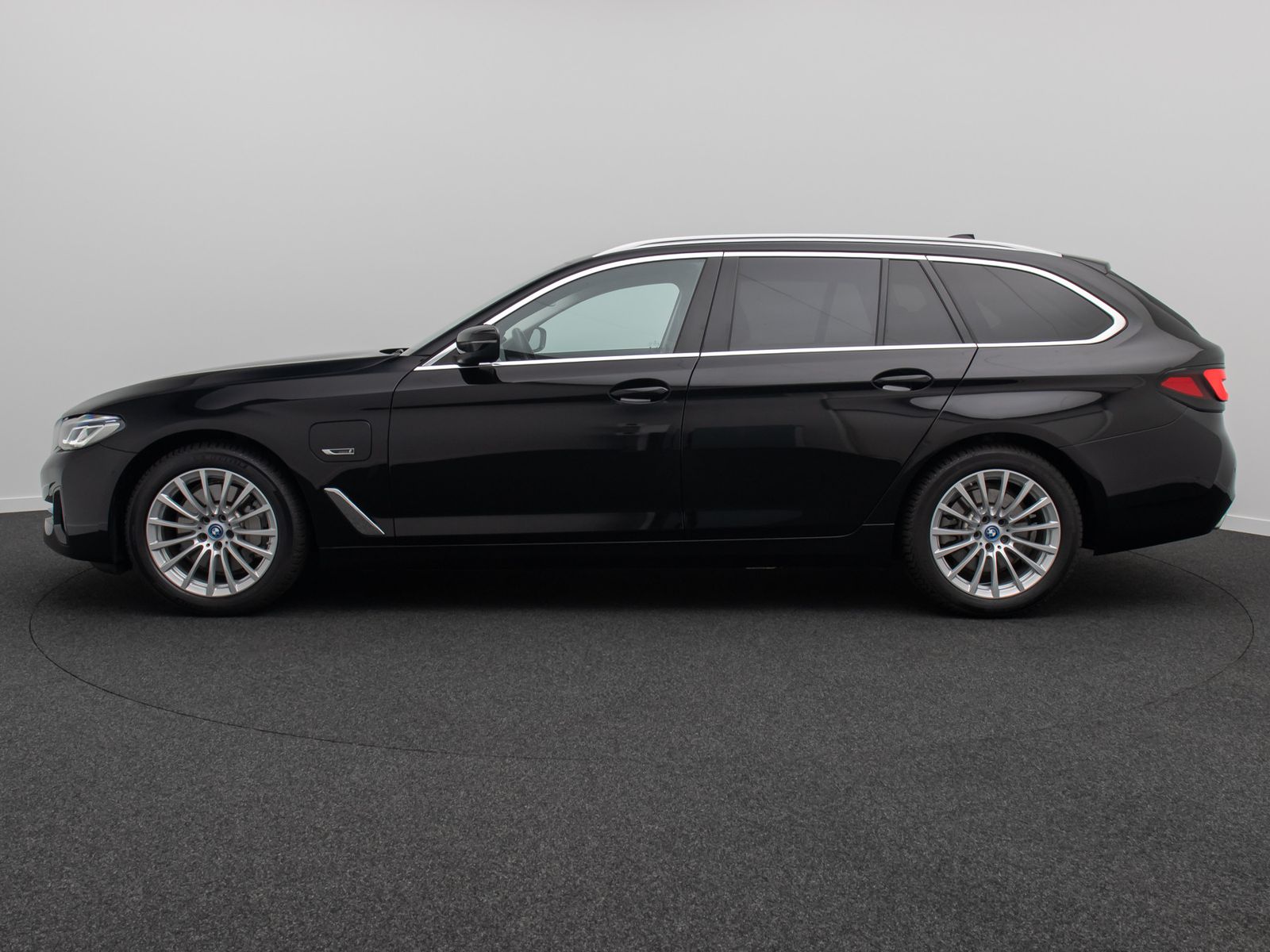 Fahrzeugabbildung BMW 530e Alarm AHK Laser DAB HUD Kamera Sport 18Zoll