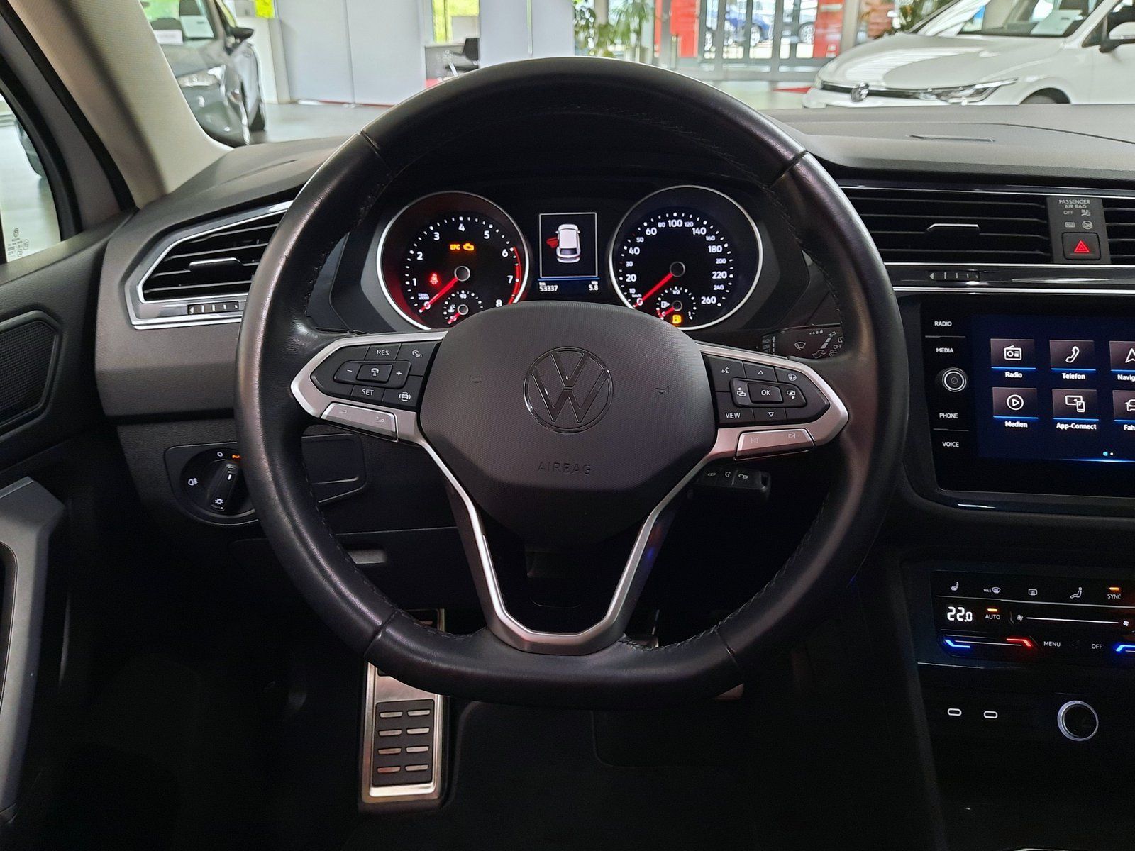 Fahrzeugabbildung Volkswagen Tiguan Active TSI *Navi*Cam*LED*PDC*Sitzhzg*ACC*