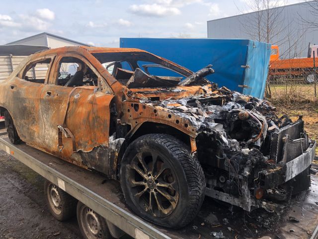 Mercedes-Benz GLA 200  Brandschaden Totalschaden
