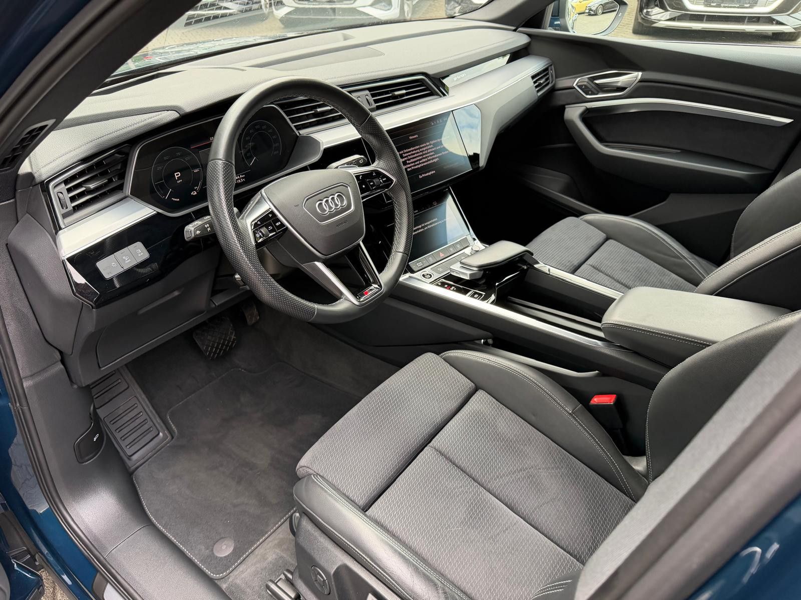 Fahrzeugabbildung Audi e-tron 50 QUATT S LINE 20"+LEDER+LUFT+ACC+KAM+