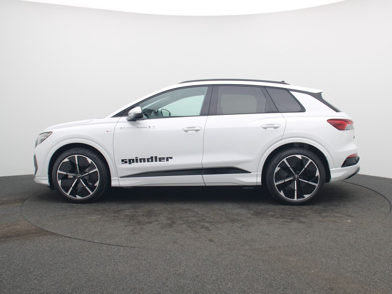 Audi Q4 e-tron S-Line 45 quattro Matrix Pano AHK foto 4