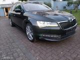 Skoda Superb1.5TSI/3V-M/LED/Kam360,°/S.Park/Pano+Schbd - Skoda Superb: 3t