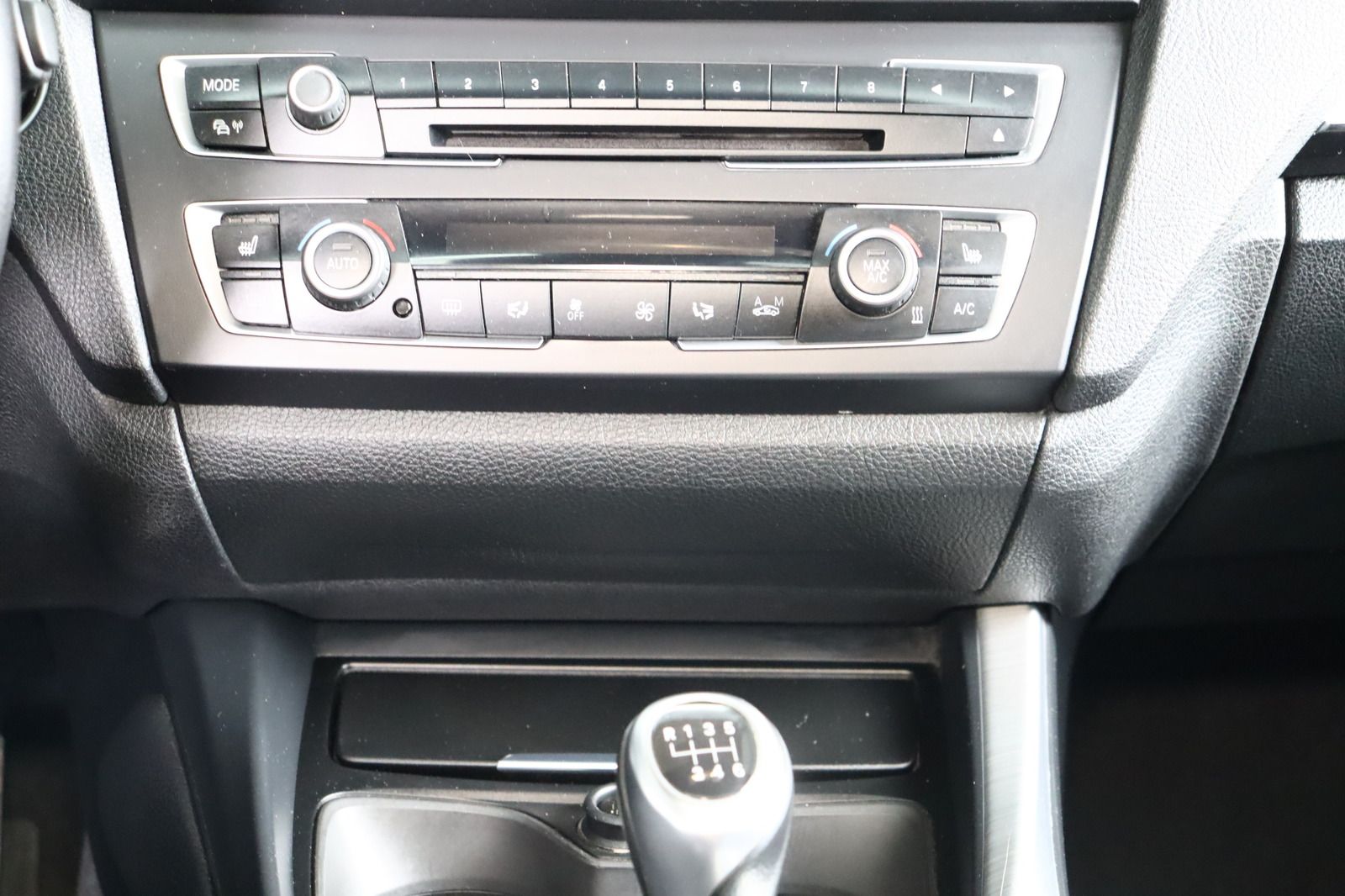 Fahrzeugabbildung BMW 118 d Sport-line * Bi-Xenon * PDC * Tempomat