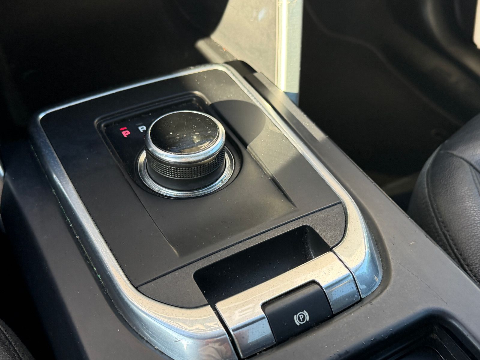 Fahrzeugabbildung Land Rover Discovery Sport SE AWD/PANO/ACC/NAVI/KAMERA/SHZ