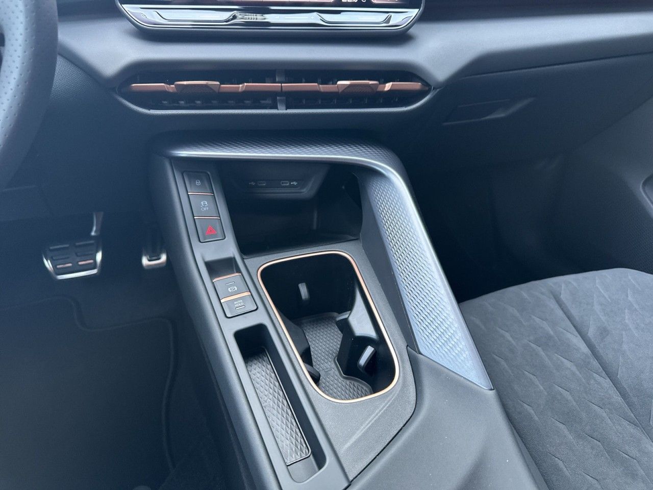 Fahrzeugabbildung CUPRA Terramar 1.5 eTSI DSG