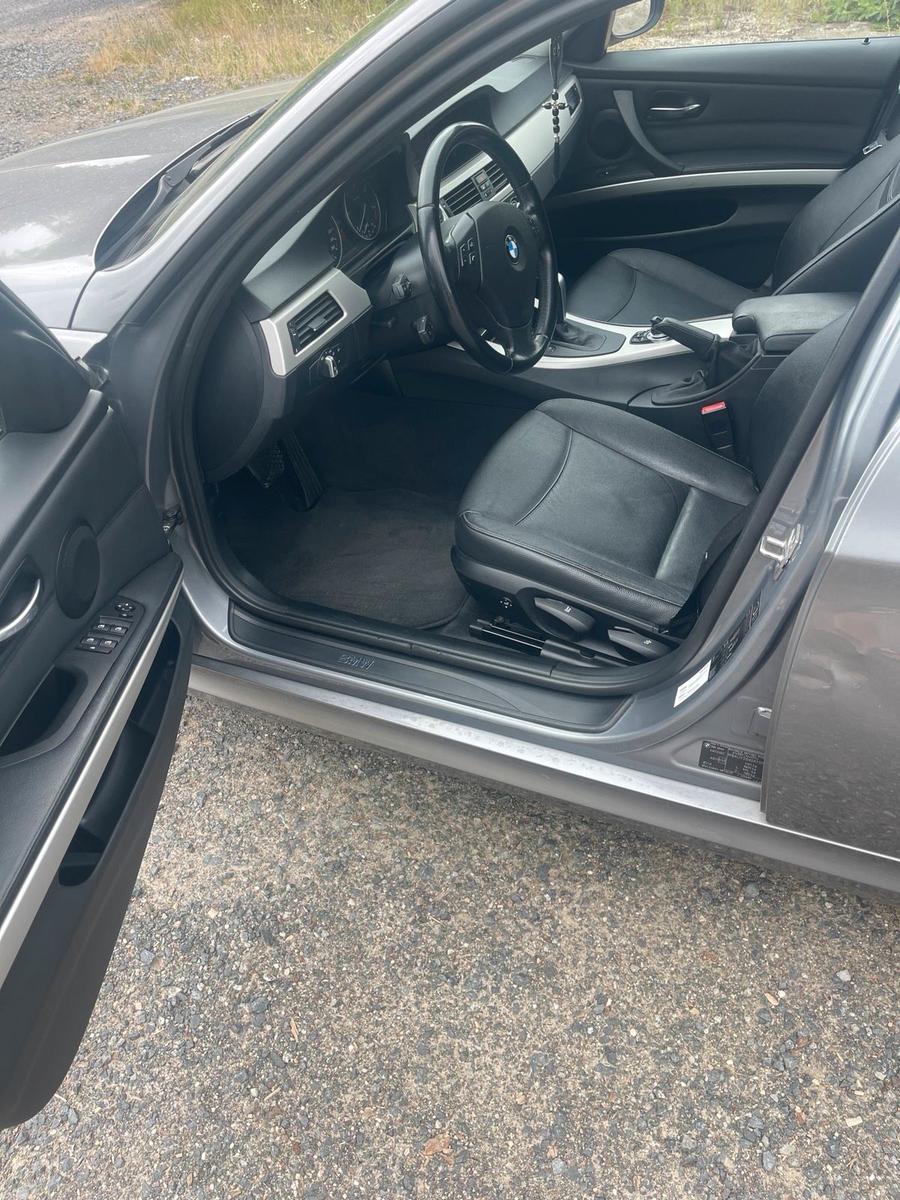 BMW 320 2010 — photo 6
