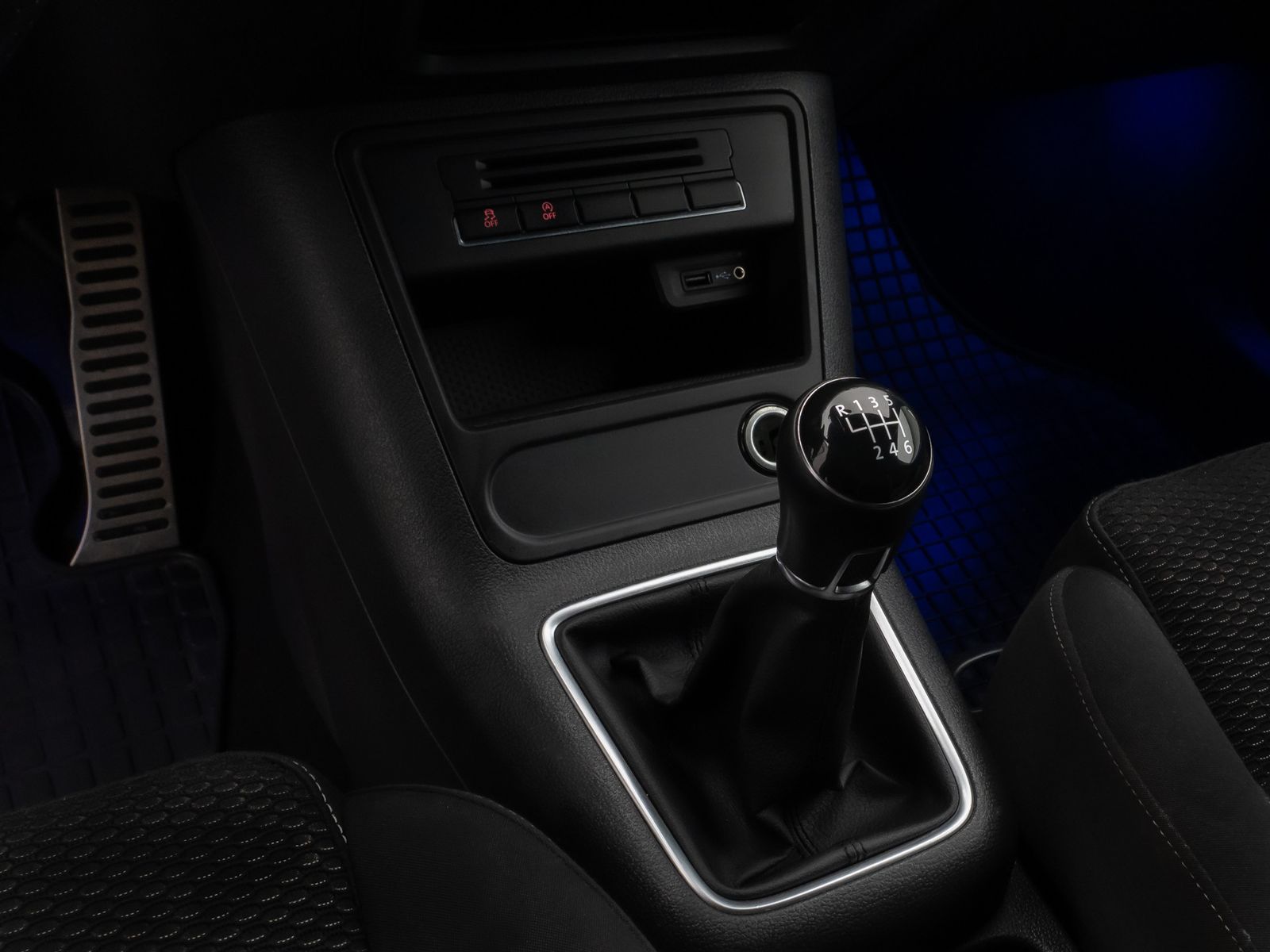 Fahrzeugabbildung Volkswagen Tiguan R-Line Xenon DAB Sitzhzg. AHK 8FACH