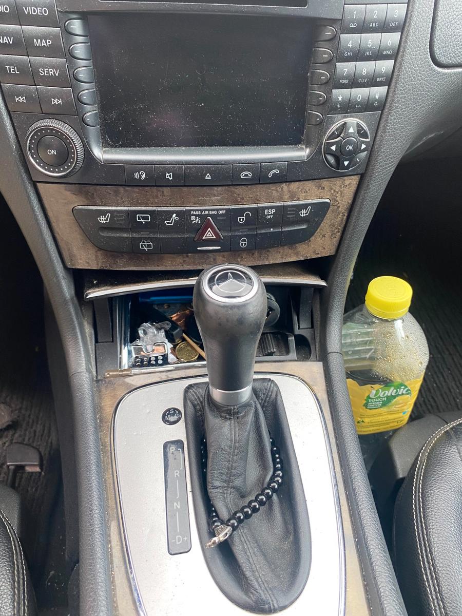 Mercedes-Benz E320 2006 — photo 10