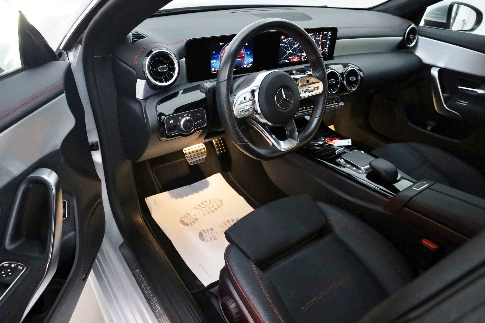 Fahrzeugabbildung Mercedes-Benz CLA 250e AMG Line Coupé Line T.Leder,Navi,LED,SH